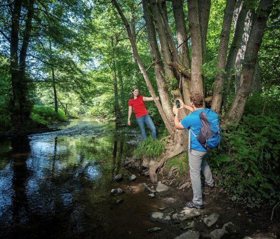 Wanderer am Bachlauf, © kappest_remet