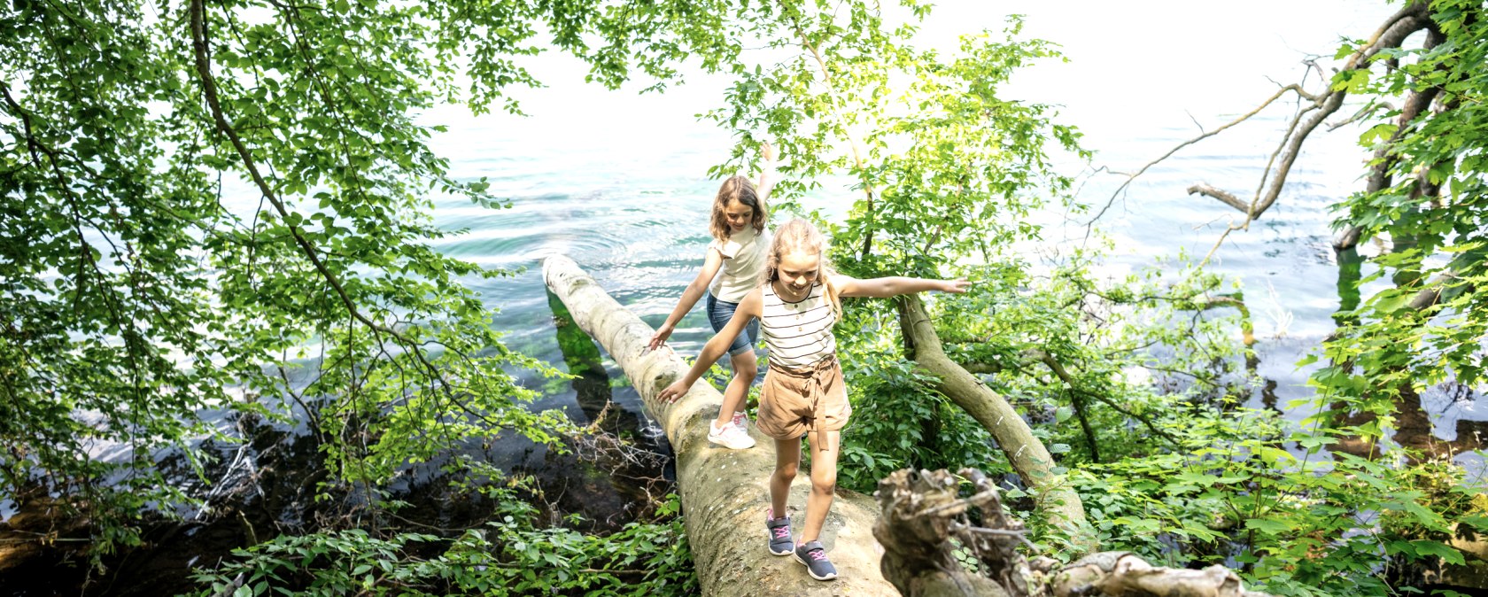 Wanderspaß am Laacher See Ufer, © Eifel Tourismus GmbH, Dominik Ketz