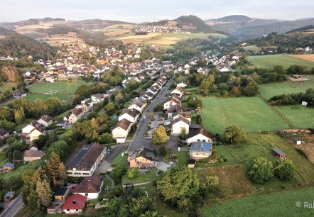 Oberzissen mit Burg Olbrück, © Ralf Barth