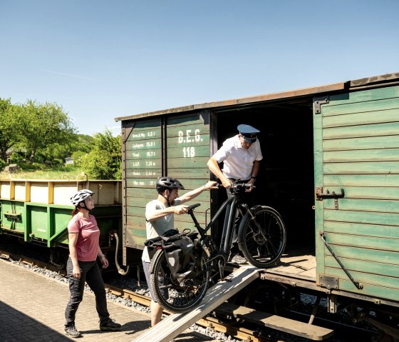 Radtransport, © Eifel Tourismus GmbH, Dominik Ketz