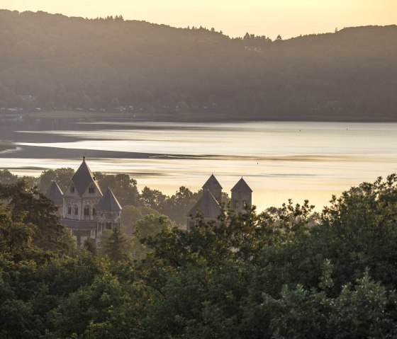 Maria Laach mit See, © Kappest