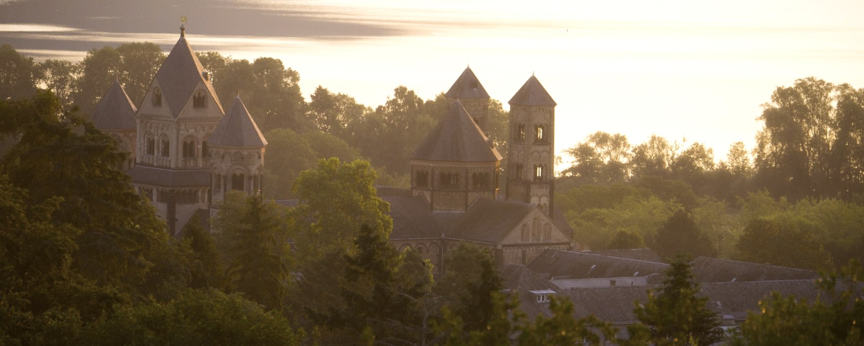 3. Station - Maria Laach morgens, © Kappest/Vulkanregion Laacher See