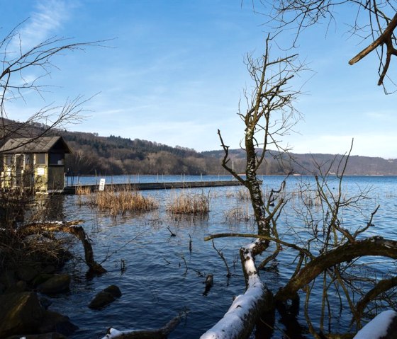 Laacher See im Winter - Bootsanleger, © A. Rüber