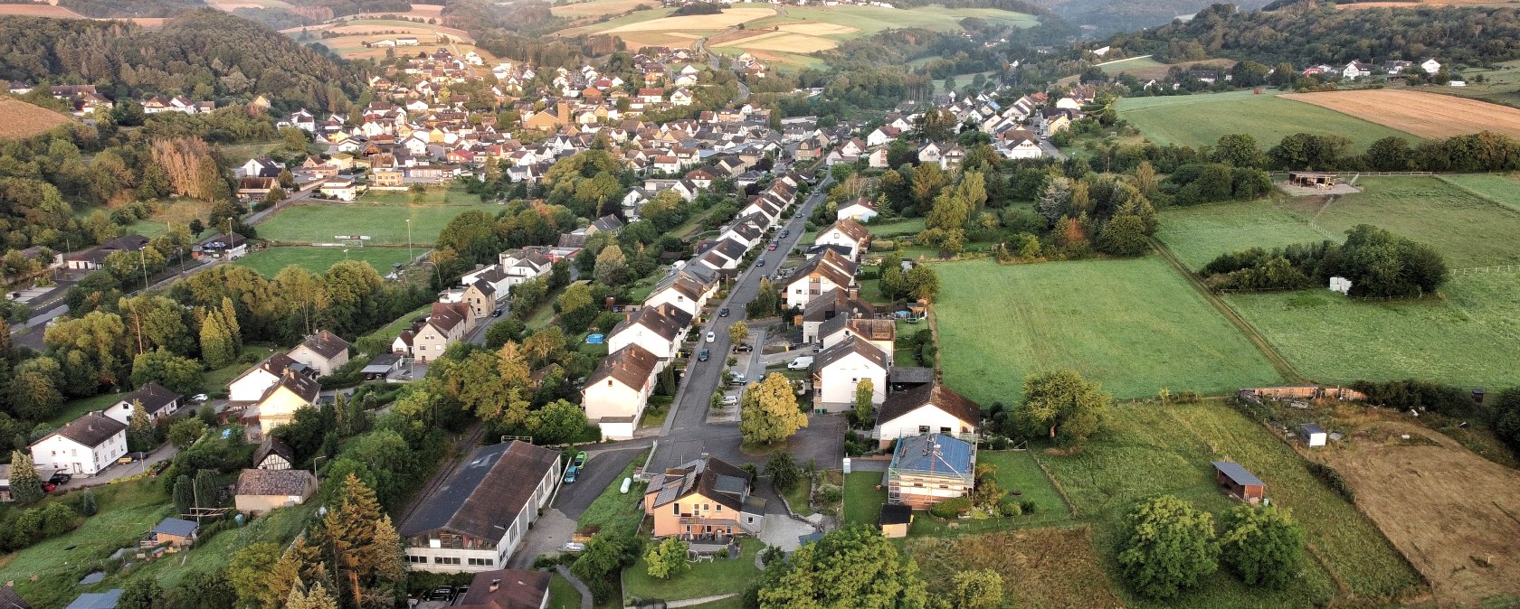 Oberzissen mit Burg Olbrück, © Ralf Barth