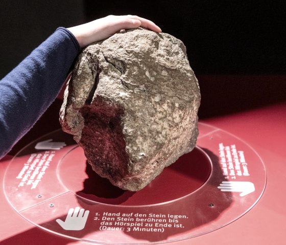 Welche Geschichte erzählt der Stein im Lava-Dome?, © Eifel Tourismus GmbH, D. Ketz