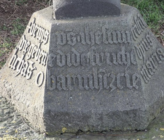 Golokreuz - Inschrift, © VG Mendig/Neideck