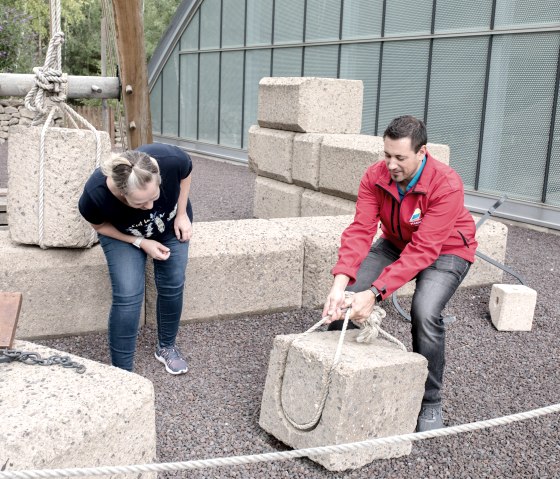 Eigene Kräfte messen im Römerbergwerk Meurin, © Christ/Vulkanpark GmbH