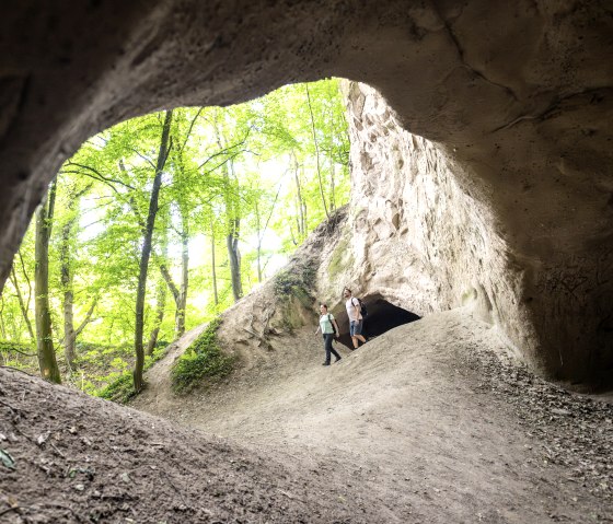 Beeindruckende Trasshöhlen am Traumpfad Höhlen- und Schluchtensteig, © Eifel Tourismus GmbH, Dominik Ketz