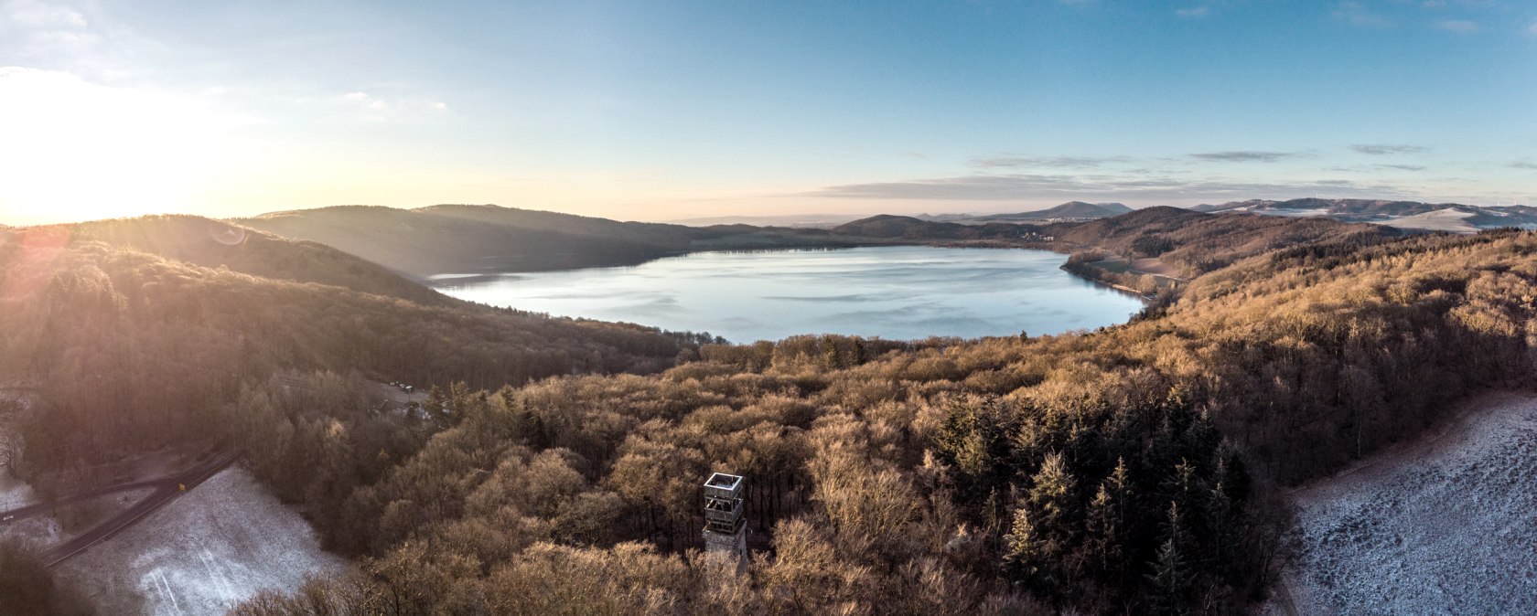 Der Laacher See im winterlichen Sonnenaufgang, © Eifel Tourismus GmbH/D. Ketz