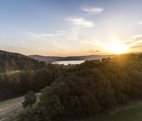 Laacher See bei Sonnenaufgang, © Vulkanregion Laacher See/Kappest