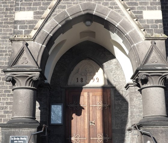 Evangelische Kirche Mendig - Eingang, © VG Mendig/Neideck