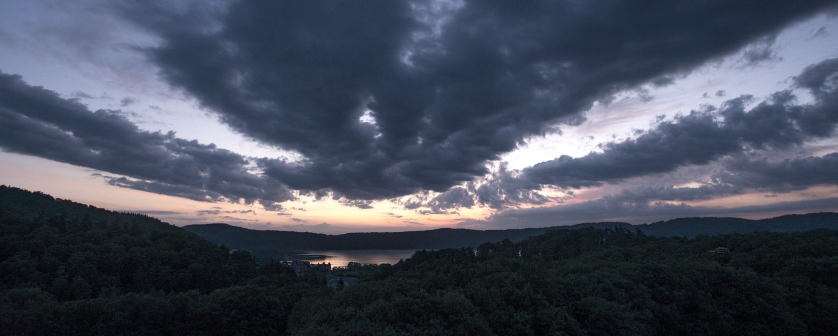 1. Station - Maria Laach in der Dämmerung, © Kappest/Vulkanregion Laacher See