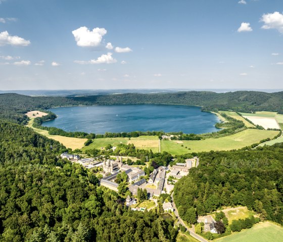 Luftbild Laacher See, © Eifel Tourismus GmbH, Dominik Ketz