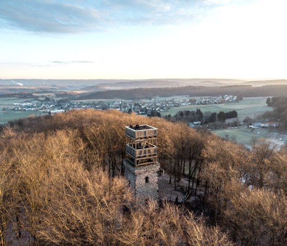 Der Lydiaturm in der Eifel im Sonnenaufgang, © Eifel Tourismus GmbH, D. Ketz