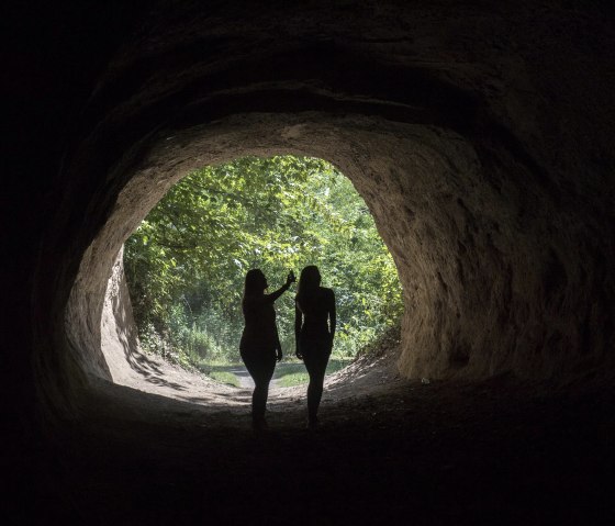 In der Höhle, © Vulkanregion Laacher See/Kappest