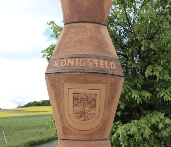 Skulptur Schriftzug Königsfeld, © VG Brohltal / Schote