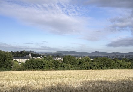 Blick auf Saffig und Barockkirche, © VG Pellenz/Klaus Peter Kappest