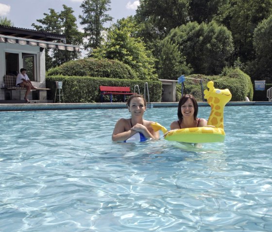 Femmes dans la piscine, © Wolfgang Pape/VG Pellenz