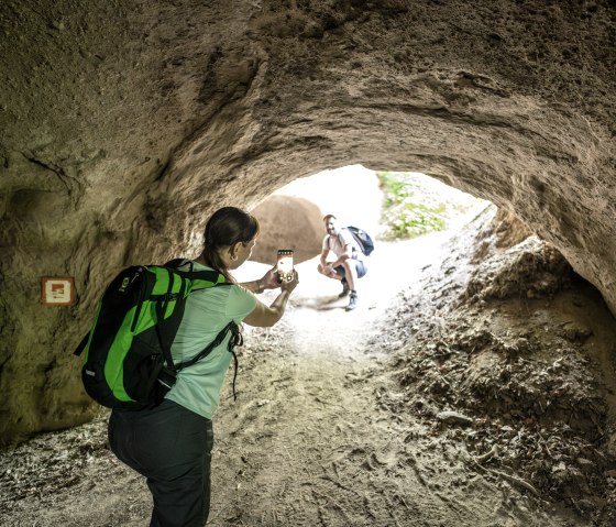 Fotospot Trasshöhlen am Traumpfad Höhlen- und Schluchtensteig, © Eifel Tourismus GmbH, Dominik Ketz