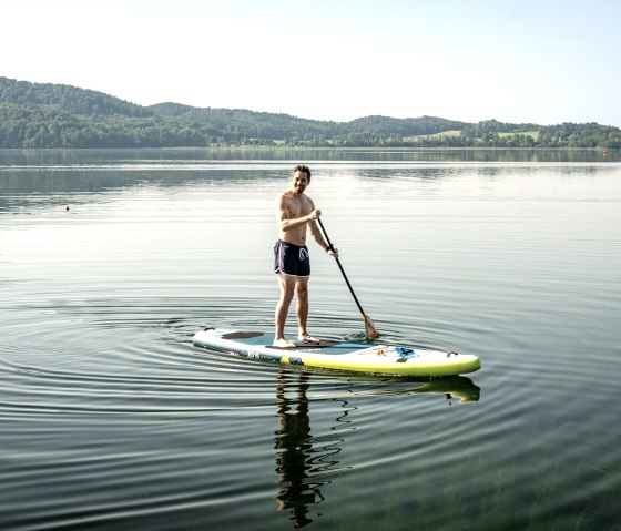 Stand-up paddling op camping Laacher See, © eifel tourismus GmbH, Dominik Ketz