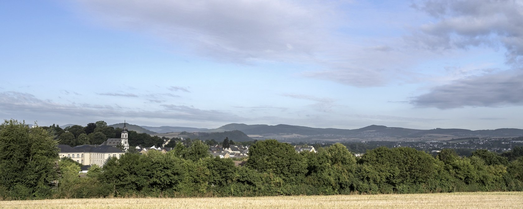 Blick auf Saffig mit Barockkirche, © VG Pellenz/Klaus Peter Kappest