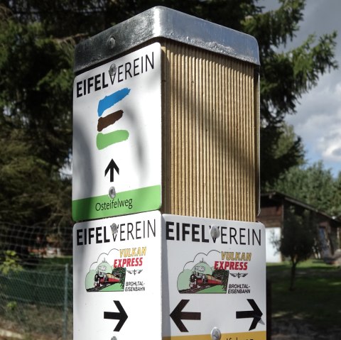 Markierungszeichen Osteifelweg, © Vulkan-Expreß/M.Hergarten