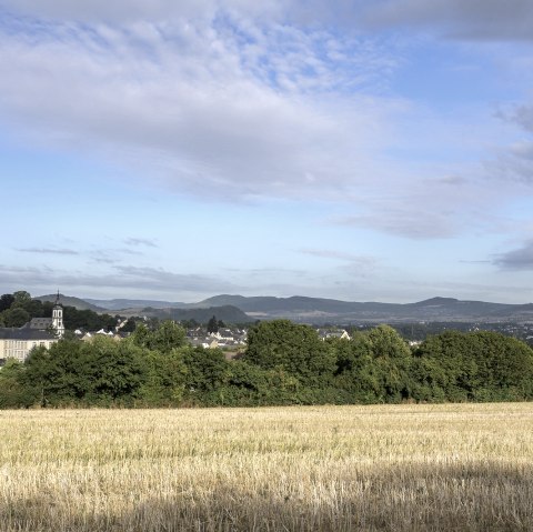 Blick auf Saffig und Barockkirche, © VG Pellenz/Klaus Peter Kappest