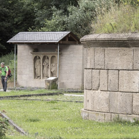 Tumuli & stele graftombe, © Kappest/Vulkanregion Laacher See