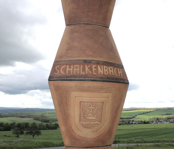 Skulptur Schriftzug Schalkenbach, © VG Brohltal / Schote