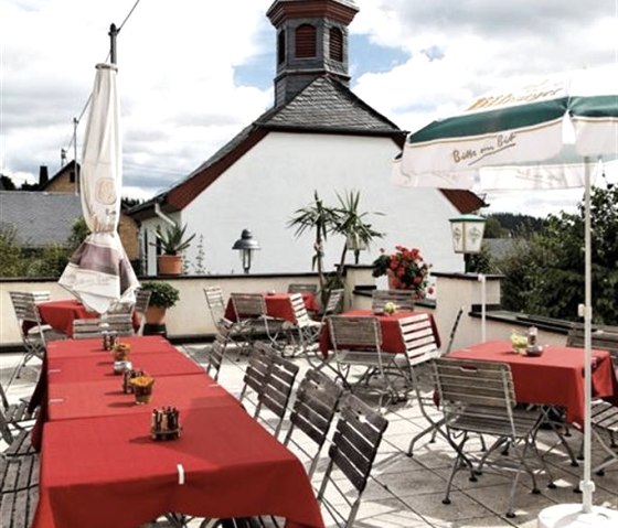 Terrasse mit Kapelle