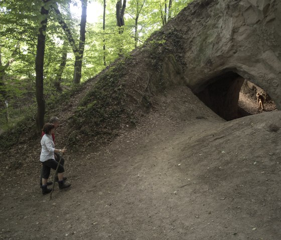 Wanderer, © Vulkanregion Laacher See/Kappest